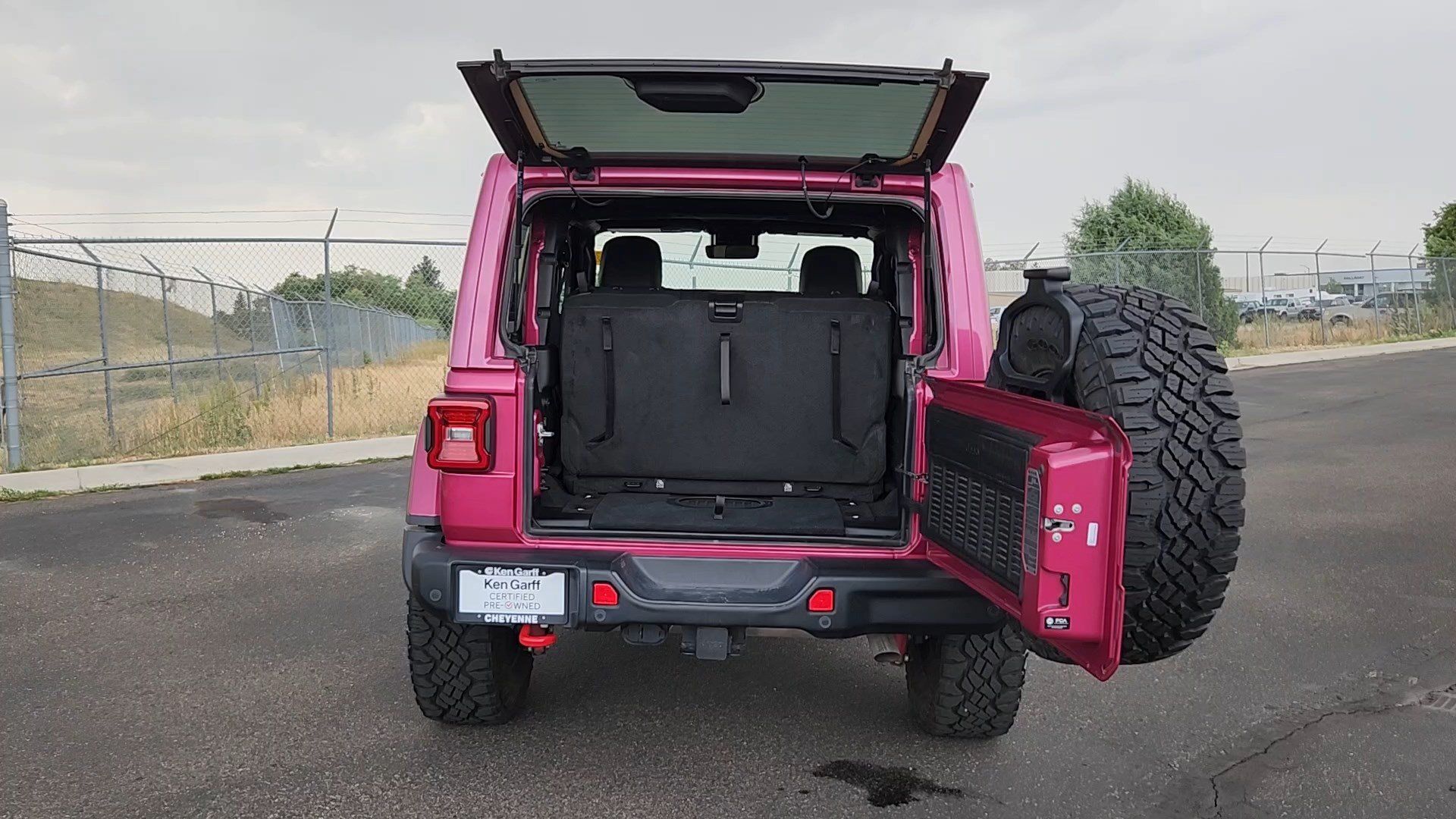 Used 2024 Jeep Wrangler Rubicon AWD/4WD image 19