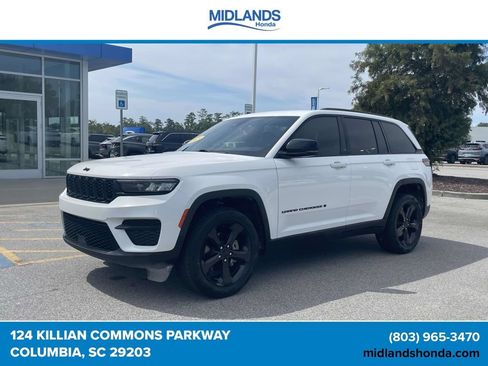 Used 2023 Jeep Grand Cherokee Altitude RWD image 3