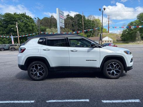 Certified 2025 Jeep Compass Limited AWD/4WD image 6