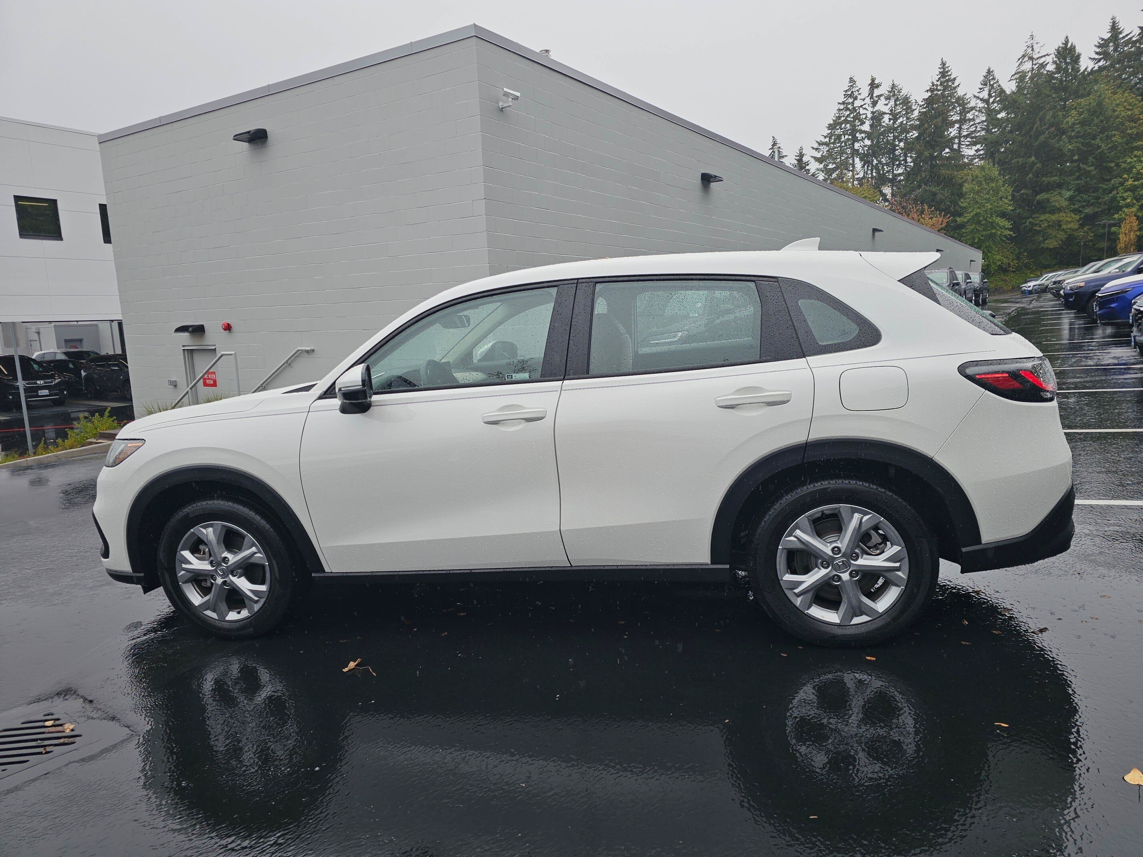 Used 2025 Honda HR-V LX image 4