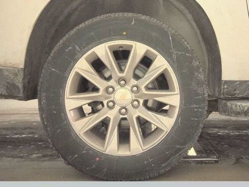 Used 2023 Chevrolet Suburban Premier image 21