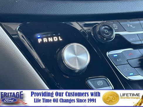 Used 2023 Chrysler Pacifica Touring-L image 22