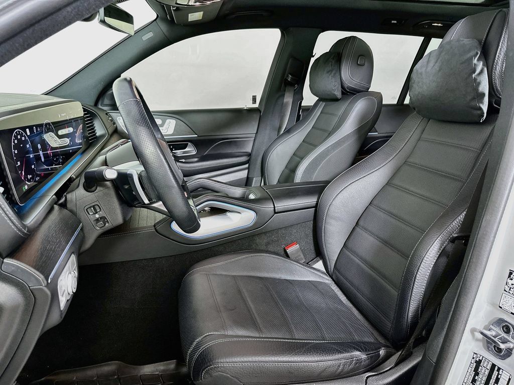 Used 2025 Mercedes-Benz GLS 580 4MATIC image 8