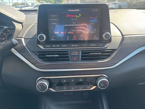 Used 2025 Nissan Altima 2.5 SV FWD image 17