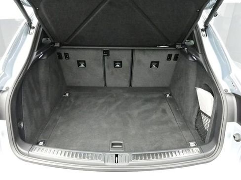 Certified 2025 Porsche Macan AWD/4WD image 16