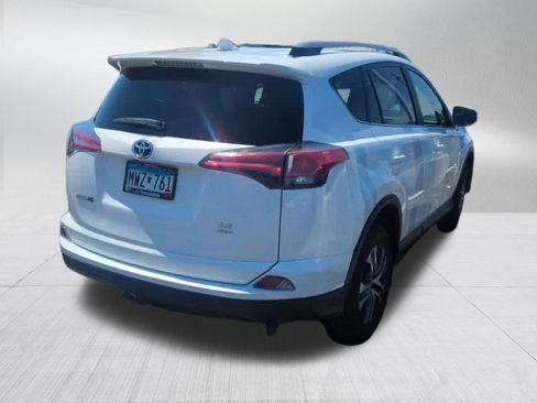 Used 2017 Toyota RAV4 LE AWD/4WD image 3
