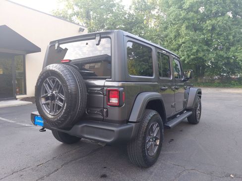 Used 2025 Jeep Wrangler Unlimited Sport AWD/4WD image 31