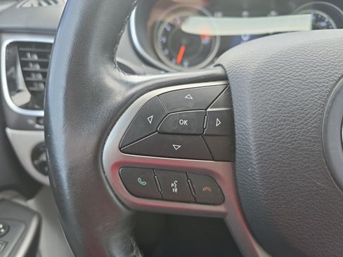 Used 2019 Jeep Cherokee Limited FWD image 22