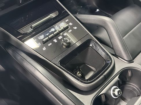 Certified 2026 Porsche Cayenne E-Hybrid AWD/4WD image 28
