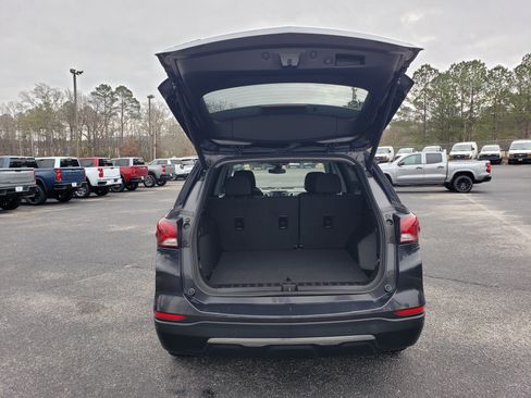 Used 2022 Chevrolet Equinox LT w/ Driver Convenience Package image 9