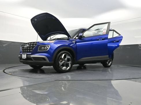 Used 2022 Hyundai Venue Limited FWD image 29