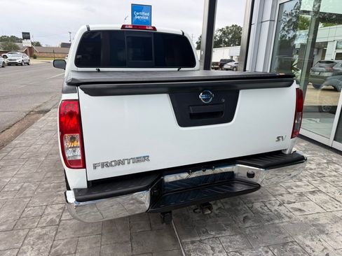 Used 2014 Nissan Frontier SV RWD image 3