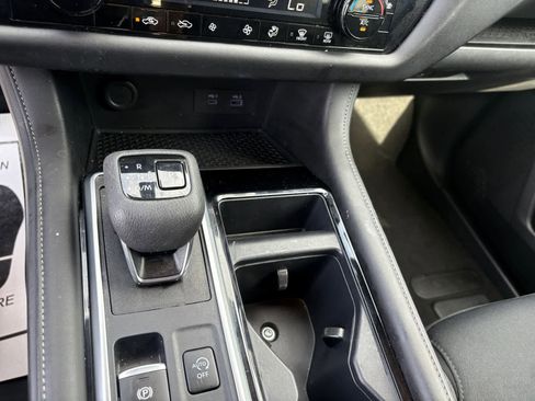 Used 2025 Nissan Pathfinder SV FWD image 13