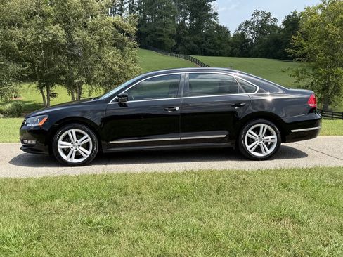Used 2013 Volkswagen Passat TDI SE FWD image 5