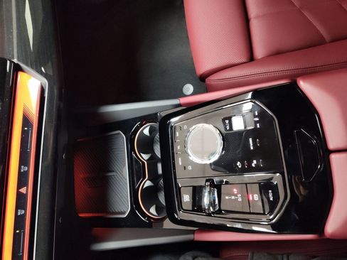 Certified 2025 BMW 550e xDrive w/ Executive Package image 21