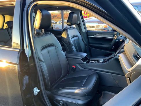 Used 2023 Jeep Grand Cherokee Limited image 7