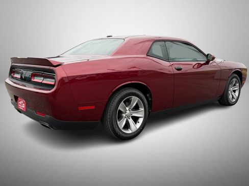 Used 2018 Dodge Challenger SXT image 3