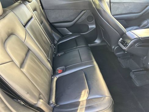 Used 2022 Tesla Model Y Performance image 9