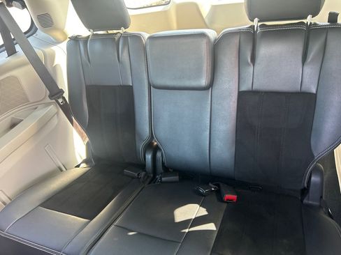 Used 2016 Dodge Grand Caravan SXT FWD image 11
