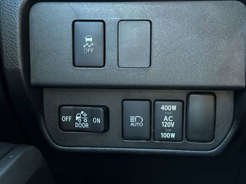 Used 2020 Toyota Tacoma TRD Off-Road AWD/4WD image 21