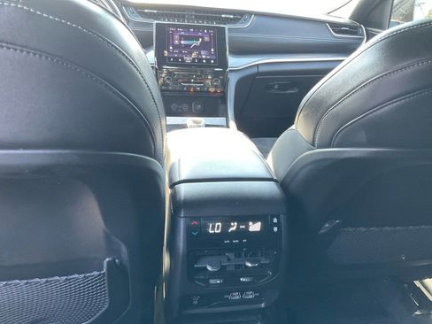 Used 2021 Jeep Grand Cherokee L Laredo image 29