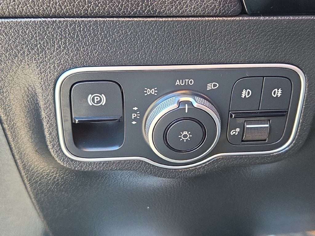 Used 2025 Mercedes-Benz GLA 250 image 27