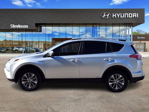 Used 2016 Toyota RAV4 XLE image 2