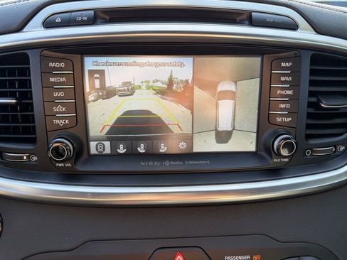 Used 2017 Kia Sorento SX image 23