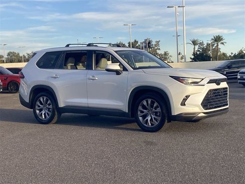 Used 2024 Toyota Grand Highlander Limited image 5