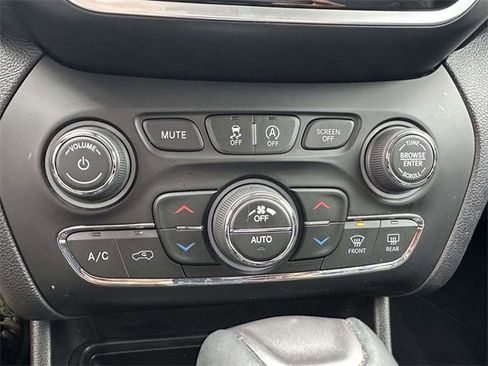 Certified 2019 Jeep Cherokee Limited image 30