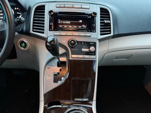 Used 2010 Toyota Venza AWD image 16