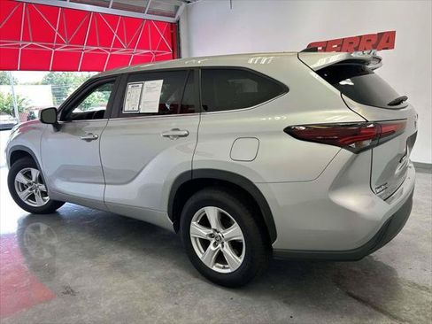 Certified 2024 Toyota Highlander LE FWD image 6