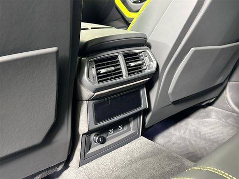 Used 2025 Lamborghini Urus SE image 26