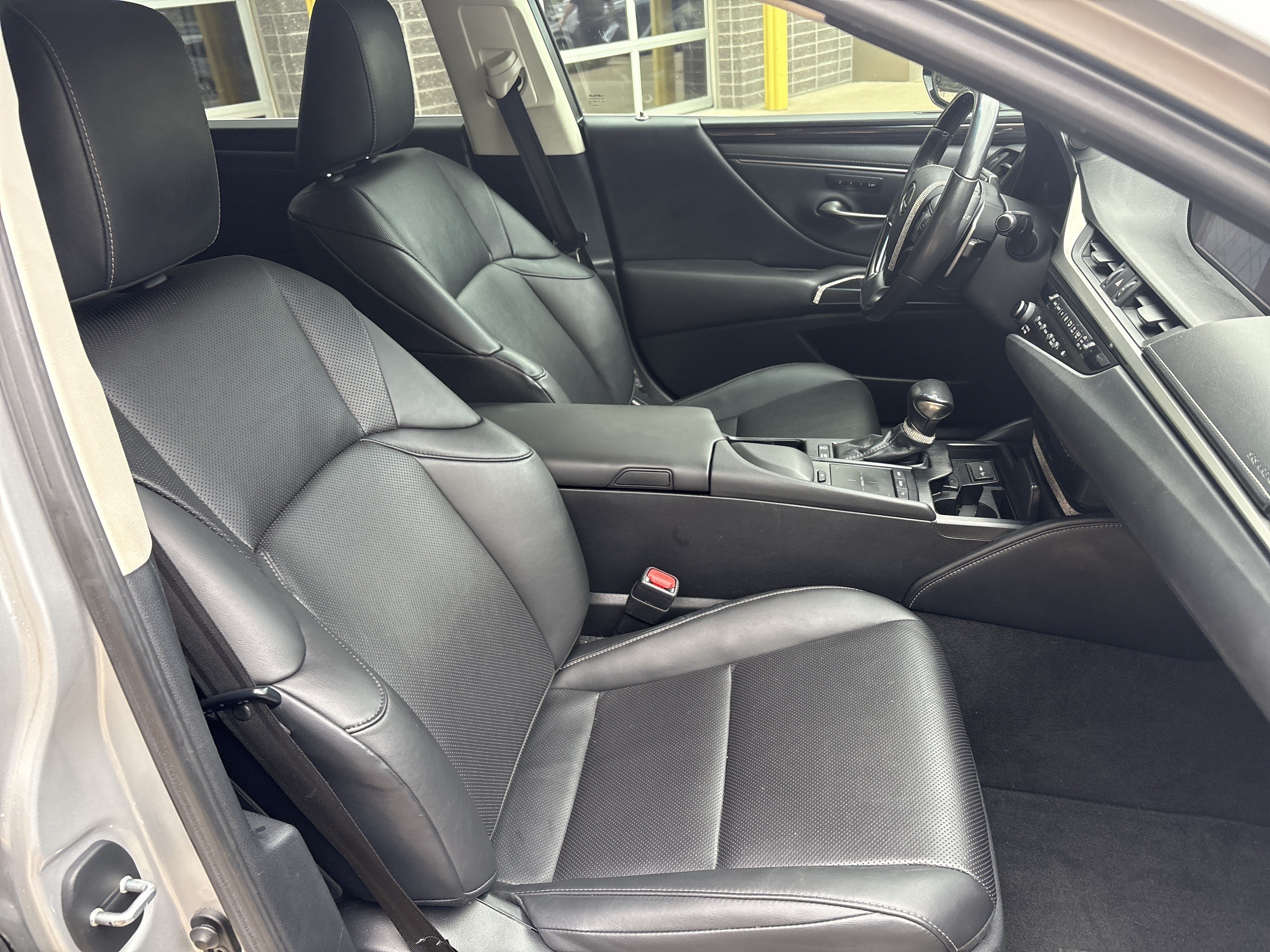 Used 2019 Lexus ES 300h w/ Premium Package FWD image 33