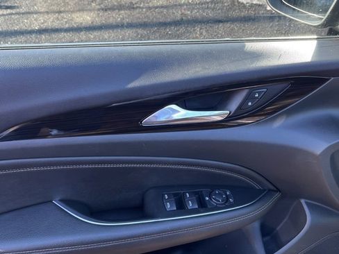 Used 2019 Buick Regal Preferred w/ Driver Confidence Package I image 16