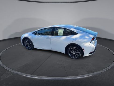 Used 2025 Toyota Prius XLE image 11