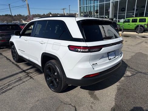 Certified 2023 Jeep Grand Cherokee Limited w/ Luxury Tech Group II image 5