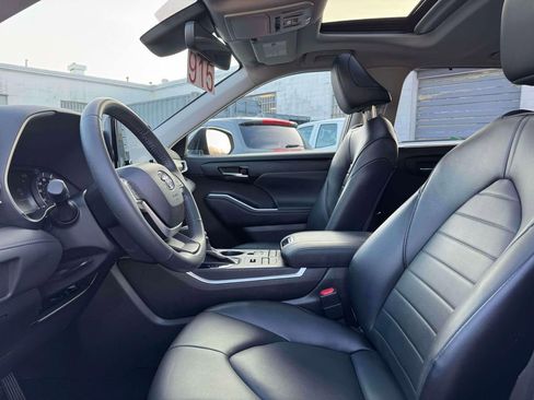 Used 2022 Toyota Highlander XLE image 13