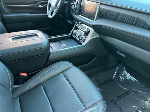 Used 2024 GMC Yukon XL Denali AWD/4WD image 19