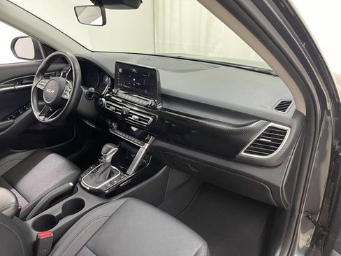 Used 2023 Kia Seltos EX image 11