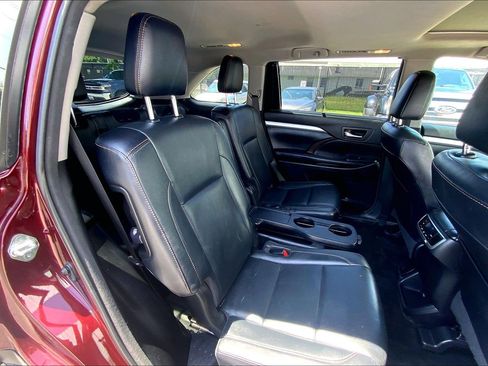 Used 2018 Toyota Highlander XLE AWD/4WD image 32