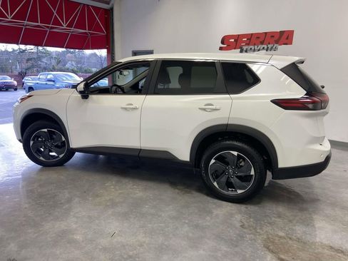 Used 2024 Nissan Rogue SV AWD/4WD image 6