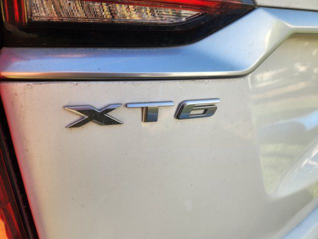 Used 2022 Cadillac XT6 Premium Luxury w/ Technology Package FWD image 8