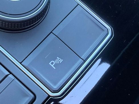 Used 2022 Volkswagen Atlas Cross Sport SEL R-Line image 36