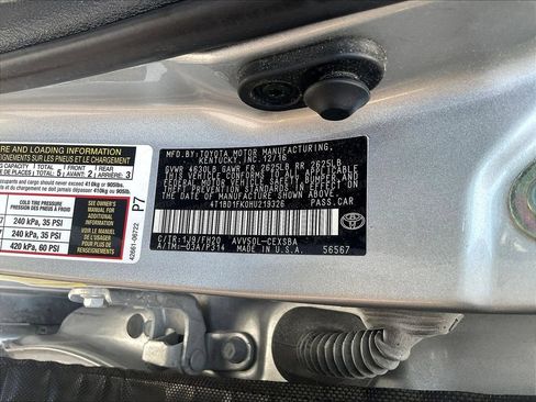 Used 2017 Toyota Camry SE w/ Moonroof Package FWD image 19