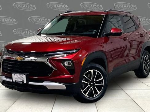 Certified 2025 Chevrolet TrailBlazer LT w/ LT Cold Weather Package AWD/4WD image 3