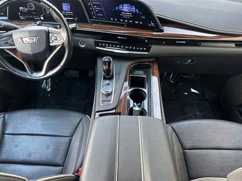 Used 2022 Cadillac Escalade Premium Luxury image 4
