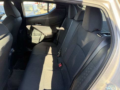 Used 2019 Toyota C-HR XLE image 9