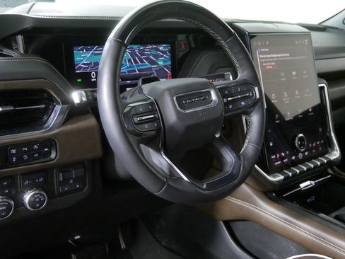 Used 2025 GMC Yukon Denali Ultimate AWD/4WD image 13
