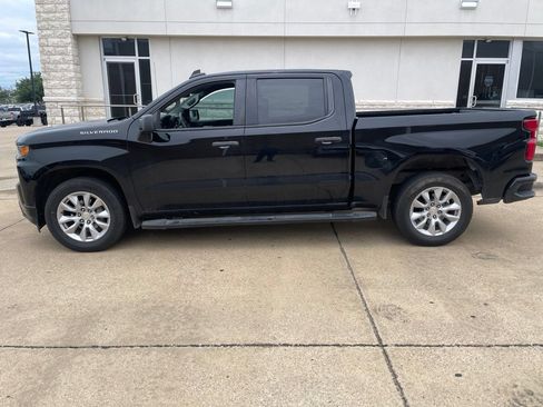 Used 2020 Chevrolet Silverado 1500 Custom w/ Custom Value Package RWD image 3